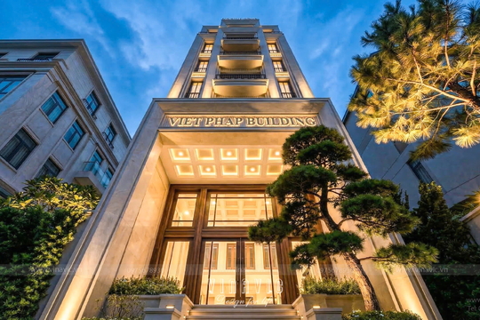 Mẫu thiết kế tòa nhà văn phòng & nhà ở hiện đại 6 tầng 1 tum 6x23m NP2367