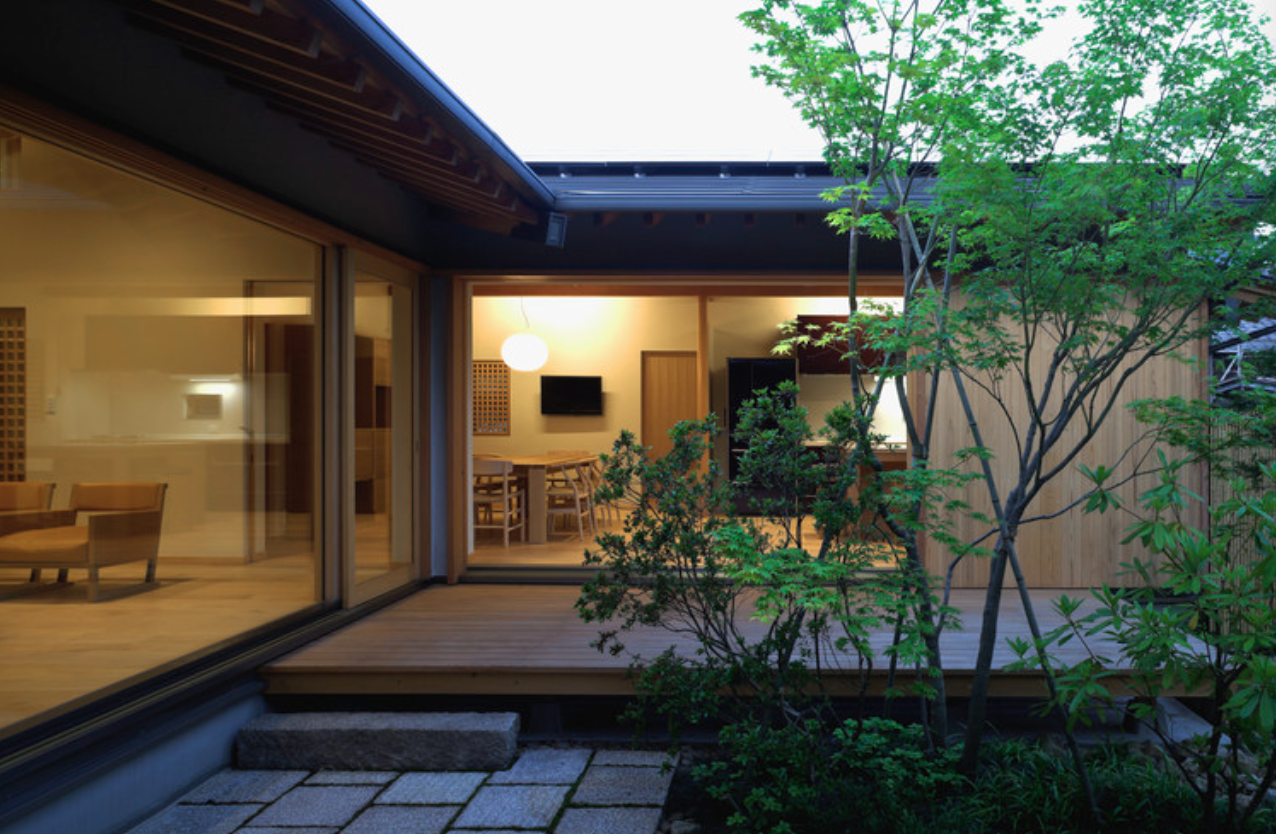 Thiết kế biệt thự 1 tầng ở Nhật đẹp ấn tượng với nhiều vách kính