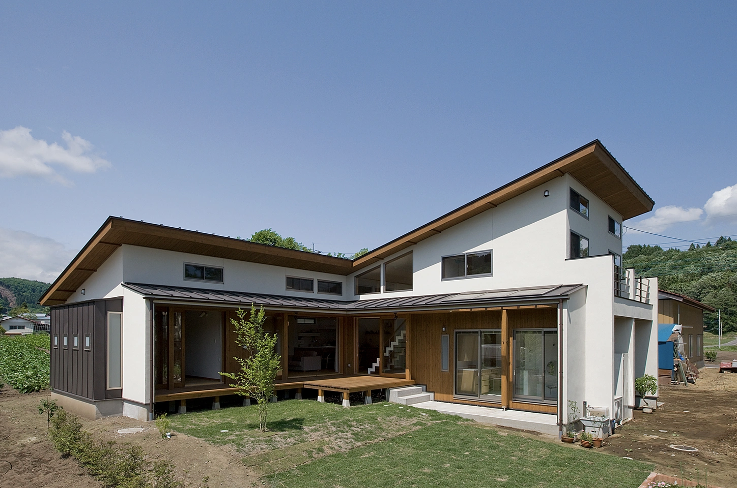 Biệt thự 2 tầng hình chữ L kiểu Nhật