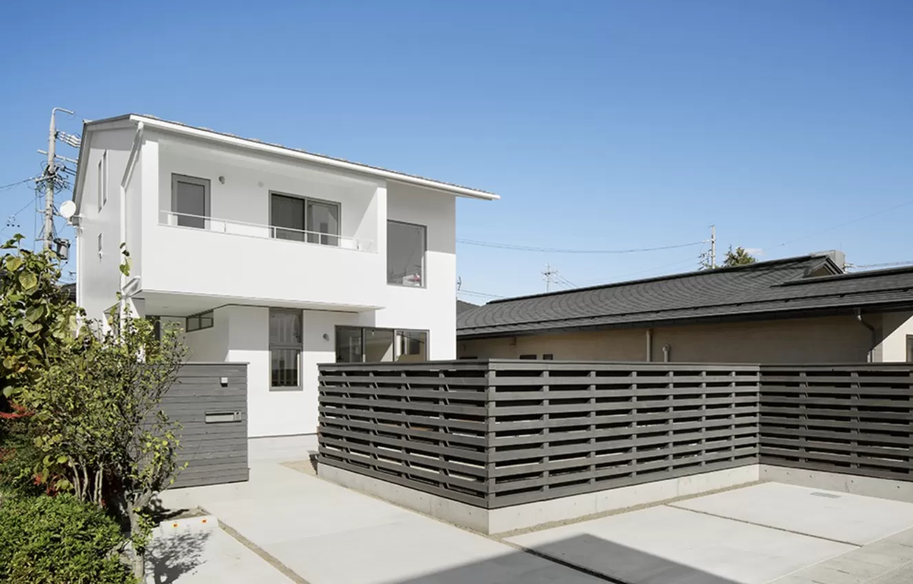Biệt thự đẹp phong cách tối giản 2 tầng có rào xám của anh Taniguchi Tomoko