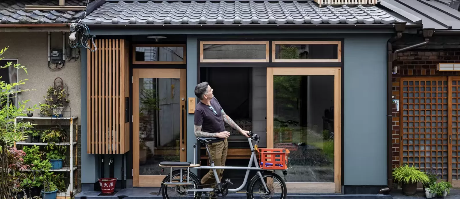 Mẫu biệt thự đẹp đơn giản trong góc phố Nhật Bản dành cho cặp đôi trung niên