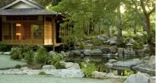 Nhà Nhật có sân vườn trù phú mang bản sắc văn hoá