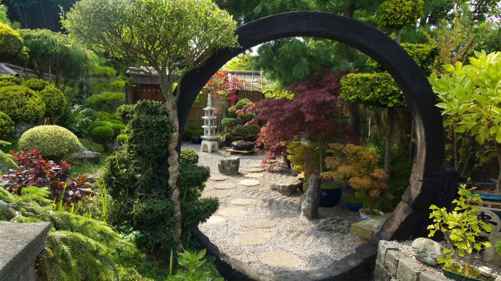 Vườn là không gian gần như không thể thiếu trong kiến trúc Nhật Bản