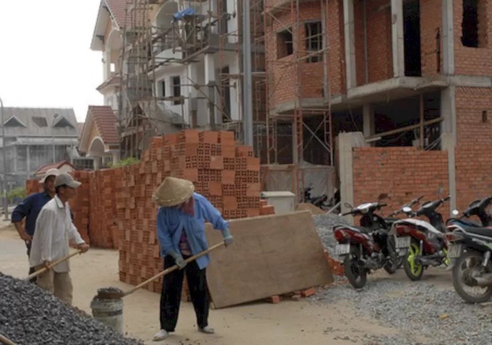 Nên lập hồ sơ hiện trạng các nhà lân cận để có thể khiếu nại được sau này