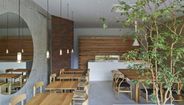 Không nên đặt gương trước cửa mà đặt bên tường để mở rộng không gian, không phản tà khí vào nhà