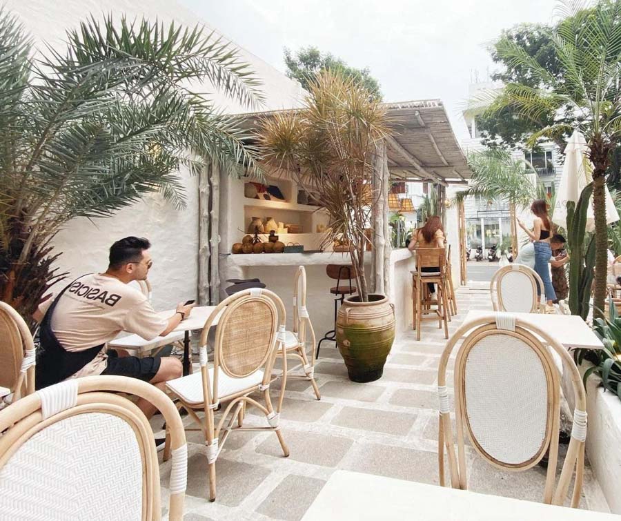 Mẫu cafe 10m mặt tiền xây cách tường với nhà ở kế bên