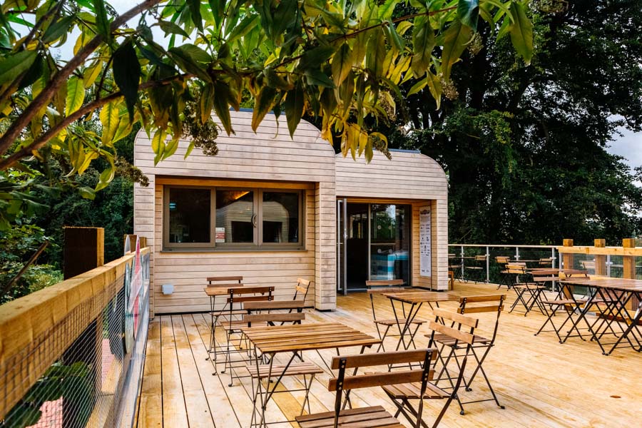 Mô hình cafe 5x20m đẹp độc đáo nằm giữa vườn cây 