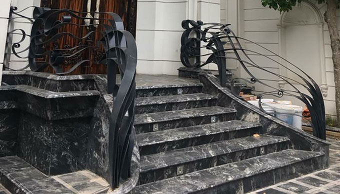 Bậc đá đen phong cách tân cổ điển