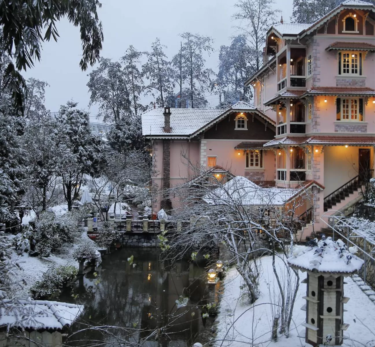 Phong cách homestay nghỉ dưỡng châu Âu có khu vườn tuyết đẹp thuần khiết