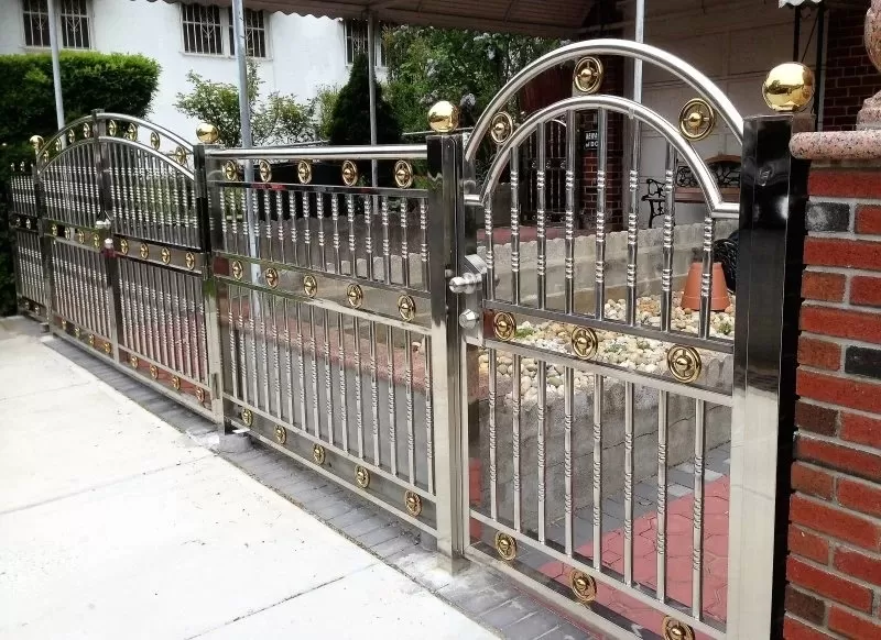 Mẫu cổng hàng rào biệt thự bằng inox