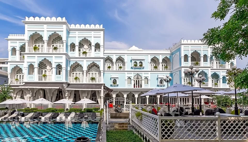 Resort mang lại cảm giác như những lâu đài cung điện Ấn xa hoa