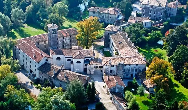 Lâu đài Strassoldo Di sopra Italy