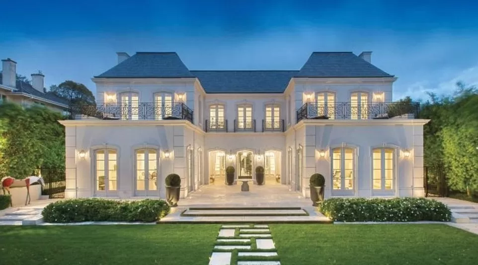 Biệt thự hiện đại mái Mansard