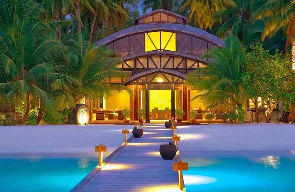 Với phong cách kiến trúc châu Âu đặc trưng, nhà resort này mang đến sự sang trọng và lịch lãm.