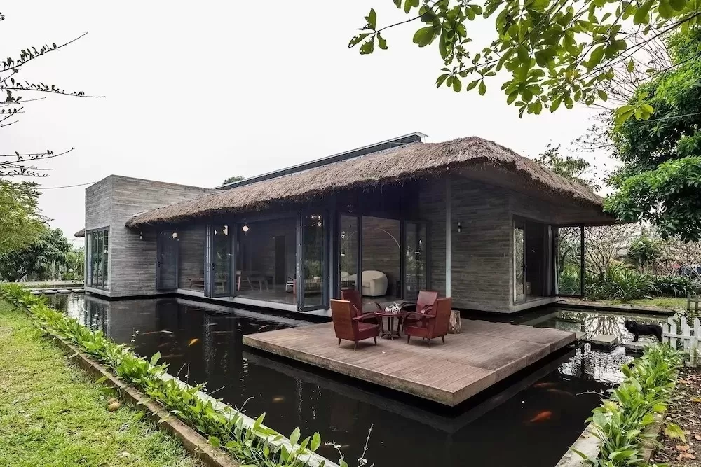 Mẫu nhà cấp 4 sân vườn hiện đại ở nông thôn có ao cá trong vườn