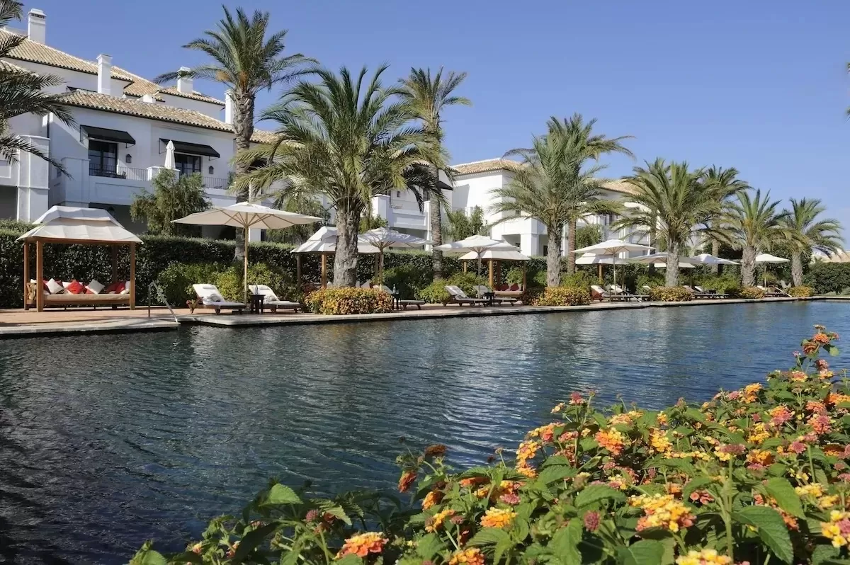 Nhà vườn kiểu resort phong cách Địa Trung Hải