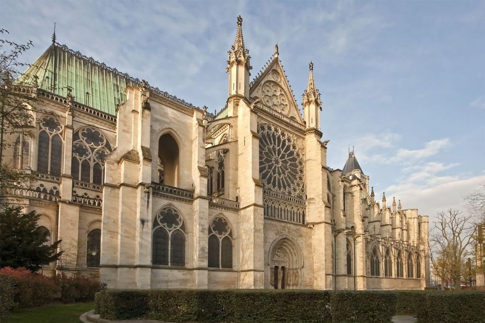 Kiến trúc Gothic là phong cách kiến trúc bắt đầu phát triển từ nửa sau thời Trung cổ ở Tây Âu. Lối kiến trúc này thể hiện rõ nhất trong vẻ đẹp các nhà thờ, thánh đường và một số công trình dân dụng khác