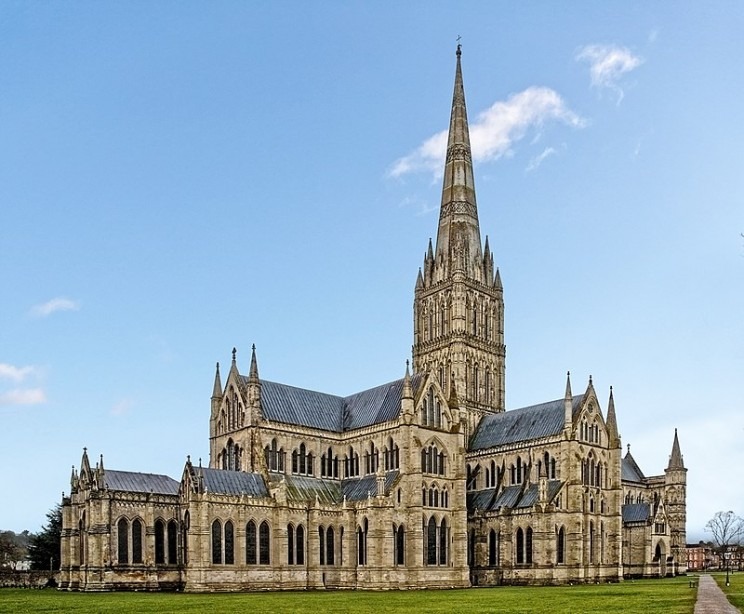Kiến trúc Gothic là phong cách kiến trúc bắt đầu phát triển từ nửa sau thời Trung cổ ở Tây Âu. Lối kiến trúc này thể hiện rõ nhất trong vẻ đẹp các nhà thờ, thánh đường và một số công trình dân dụng khác