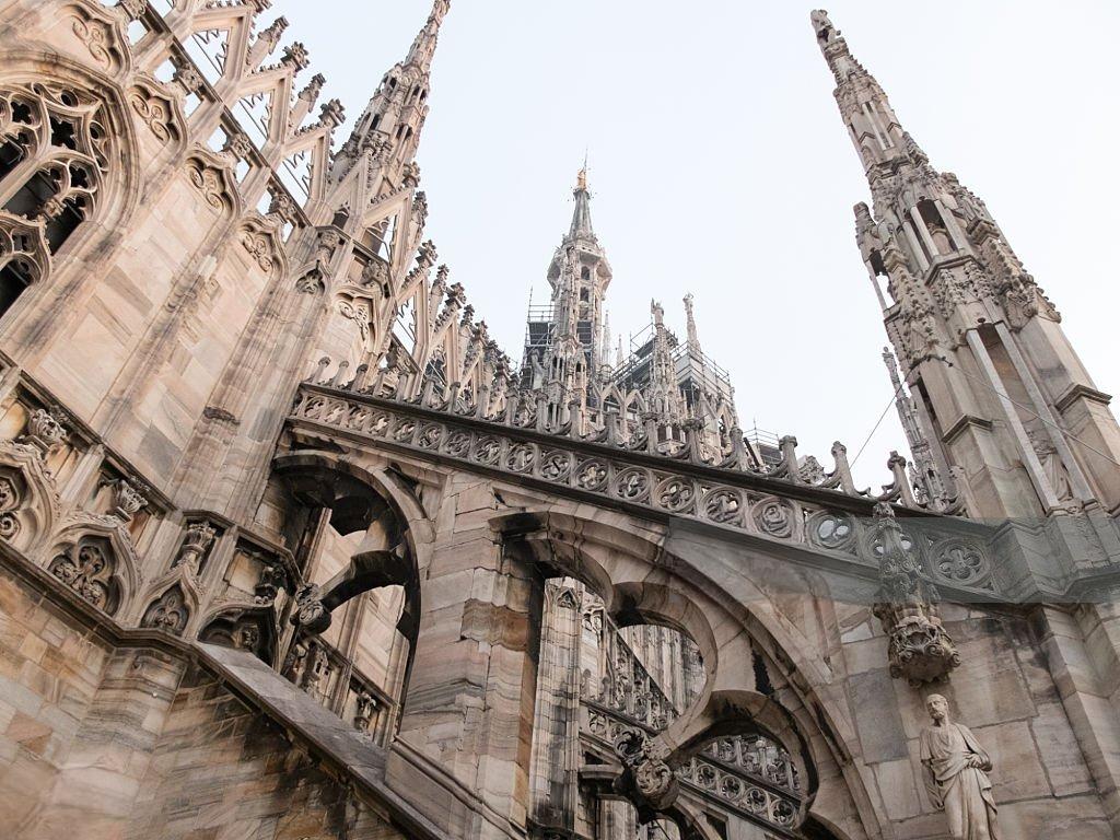 Kiến trúc Gothic là phong cách kiến trúc bắt đầu phát triển từ nửa sau thời Trung cổ ở Tây Âu. Lối kiến trúc này thể hiện rõ nhất trong vẻ đẹp các nhà thờ, thánh đường và một số công trình dân dụng khác