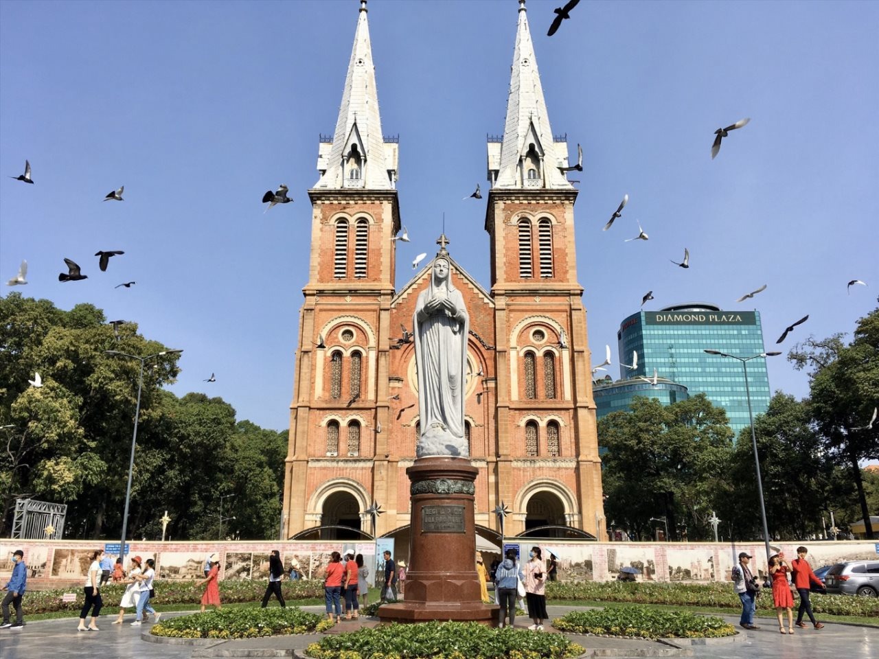 Kiến trúc Gothic là phong cách kiến trúc bắt đầu phát triển từ nửa sau thời Trung cổ ở Tây Âu. Lối kiến trúc này thể hiện rõ nhất trong vẻ đẹp các nhà thờ, thánh đường và một số công trình dân dụng khác