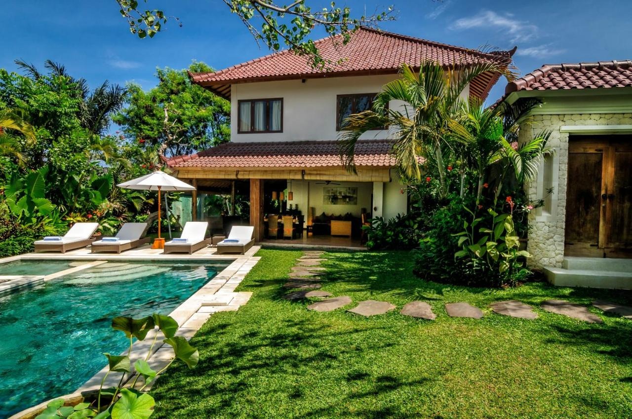 Một mẫu villa nhà vườn nghỉ dưỡng có hồ bơi phong cách truyền thống tuyệt đẹp