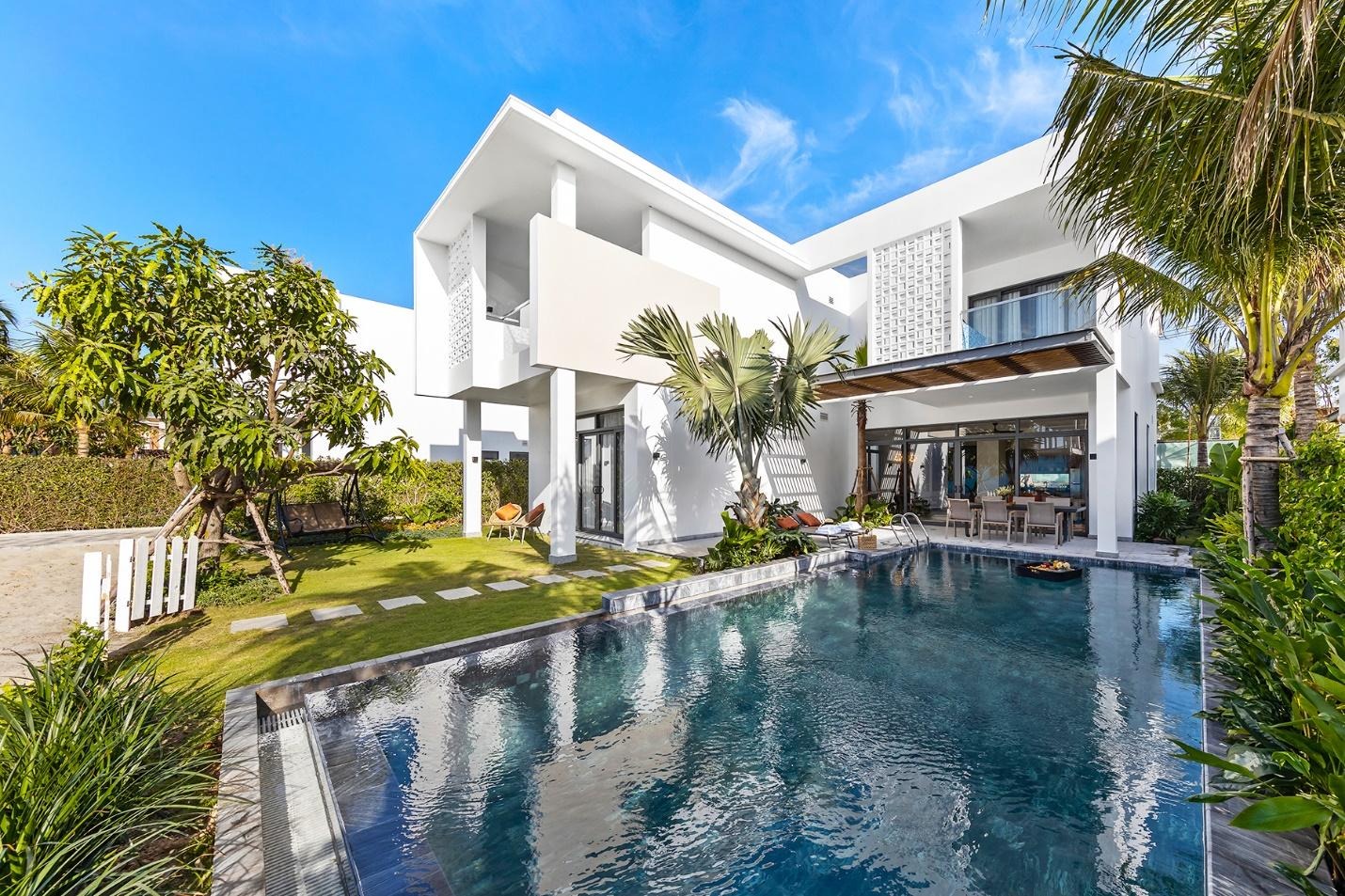 Số tầng tối đa của villa là 3 tầng