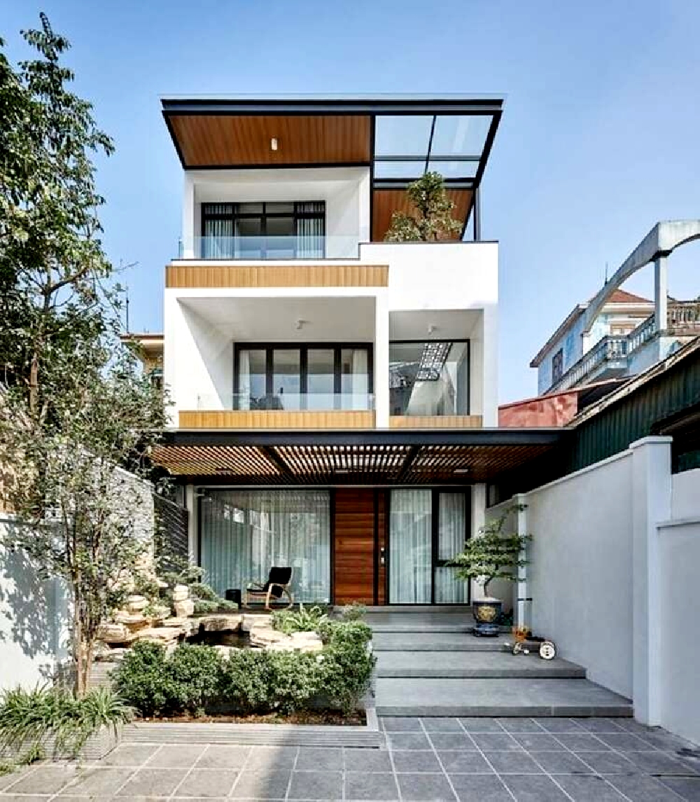 Với khu đất có hình dáng dài hẹp, bạn có thể lựa chọn thiết kế nhà ống 3 tầng kết hợp với khu vực sân trước trồng cây để tạo không gian xanh