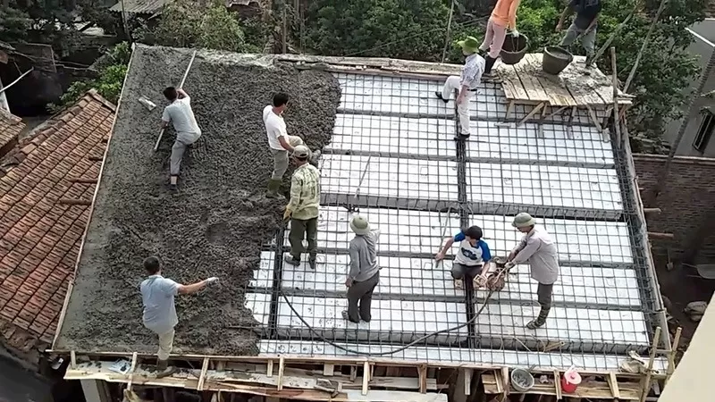 Đầm chặt bê tông mái nhà