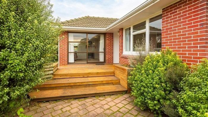 Nếu gia chủ yêu thích một căn nhà có vẻ đẹp độc đáo, tiết kiệm chi phí thì nên xây gạch không vữa, hoặc dùng loại gạch này để trang trí nội thất, cột nhà, phòng ăn, tường rào, khoảng sân, giếng nước.