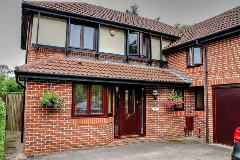 Nếu gia chủ yêu thích một căn nhà có vẻ đẹp độc đáo, tiết kiệm chi phí thì nên xây gạch không vữa, hoặc dùng loại gạch này để trang trí nội thất, cột nhà, phòng ăn, tường rào, khoảng sân, giếng nước.