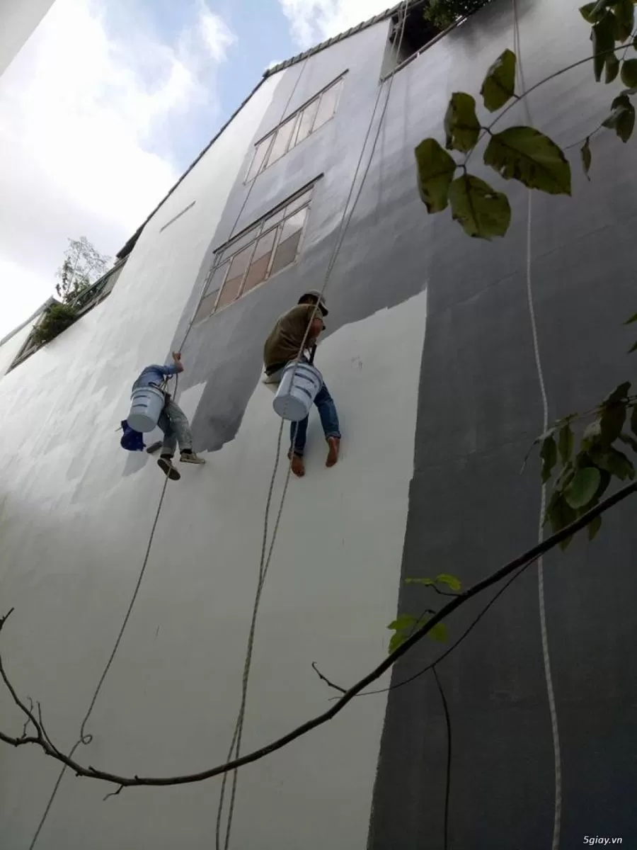 Tính số mét vuông tường nhà biệt lập bằng cách cộng tổng diện tích bề mặt tường trong và ngoài