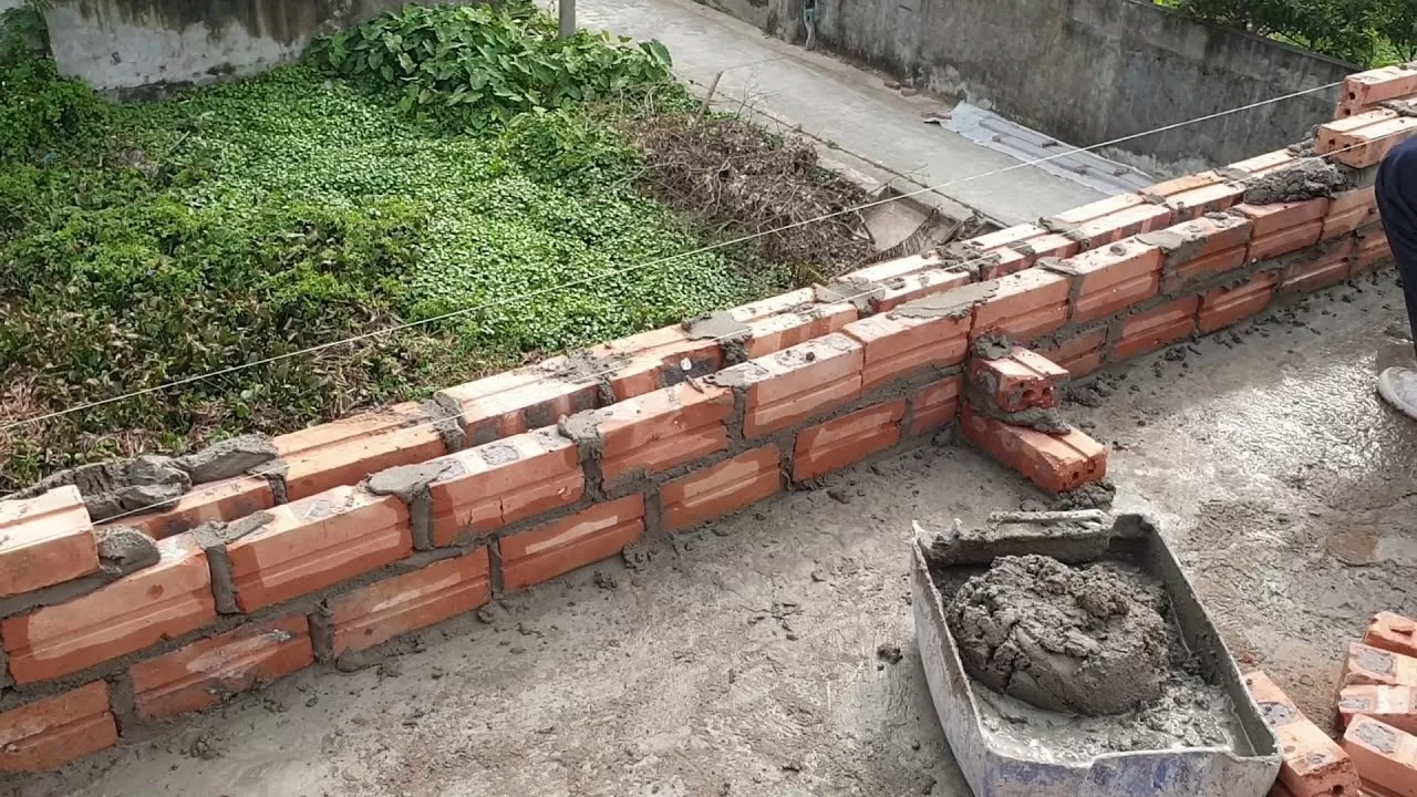 Gia chủ nên lựa chọn tầng 1 xây tường 20 để tạo sự vững chắc, các không gian từ tầng 2 trở lên có thể sử dụng tường 15