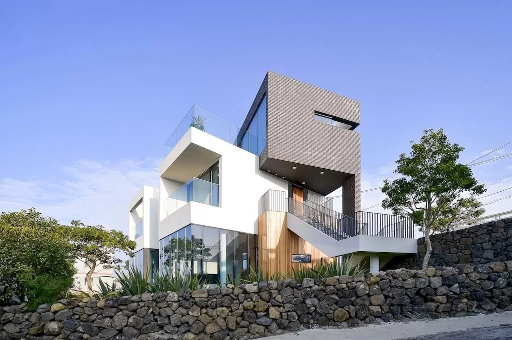 Tường rào và sân vườn