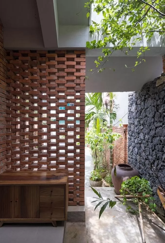 Không nên quá lạm dụng trang trí gạch không xây trát khắp nơi