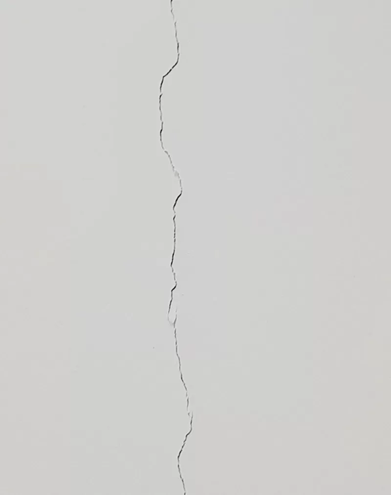 Xử lý những vết nứt dọc tường sâu cần tái tạo cấu trúc