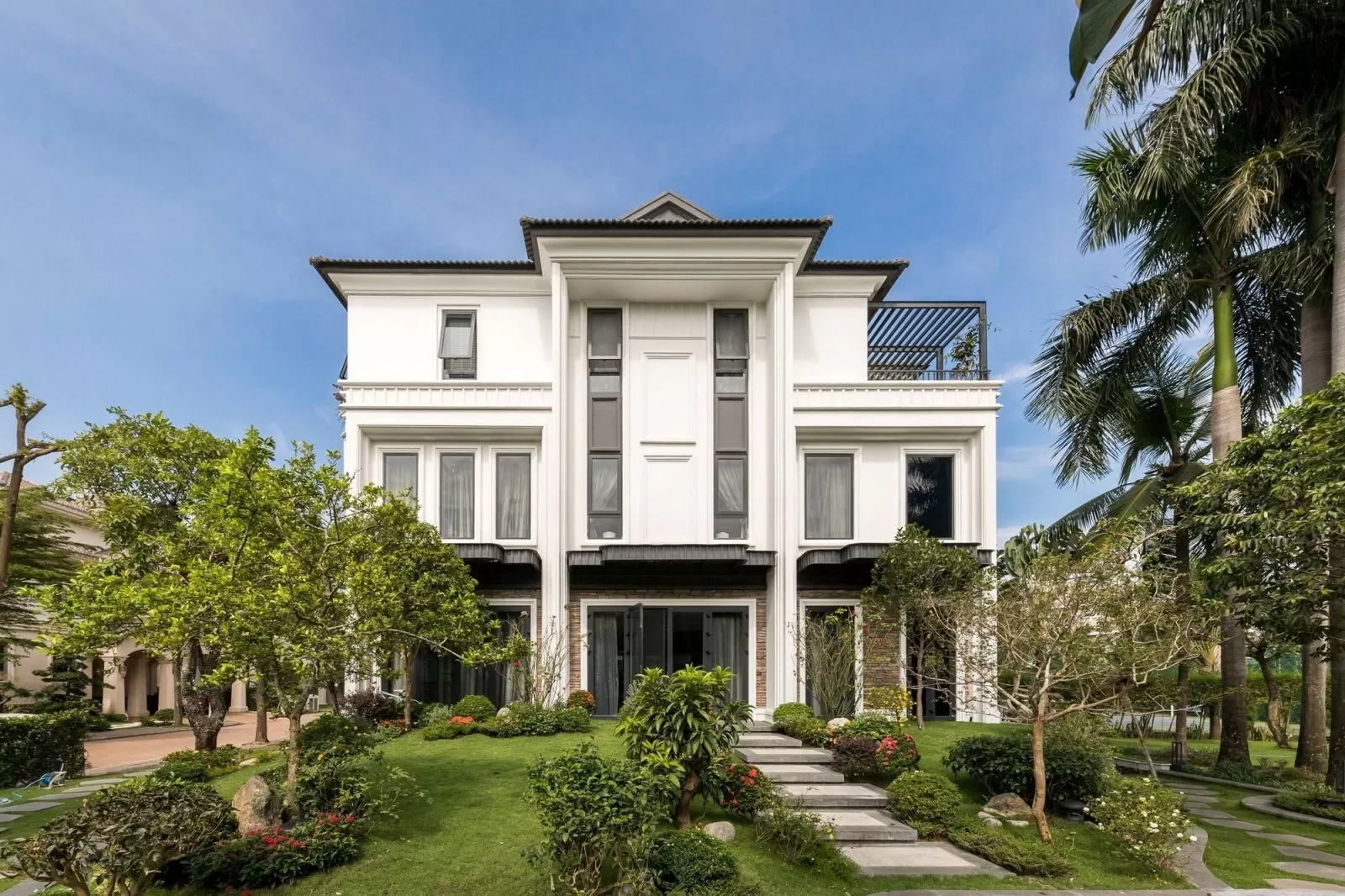 Sân vườn biệt thự châu Âu hiện đại 