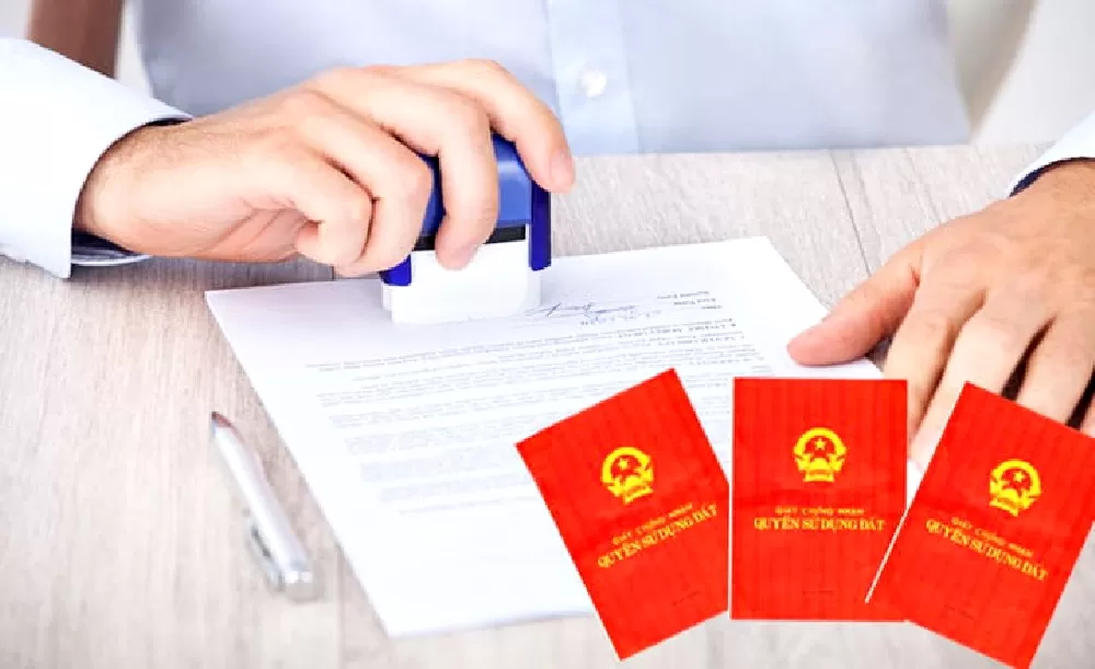 Nộp hồ sơ tại Sở Xây dựng hoặc UBND cấp quận/huyện 