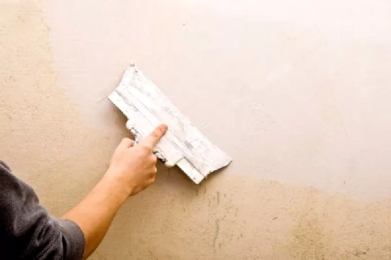 Làm sạch và phẳng bề mặt tường