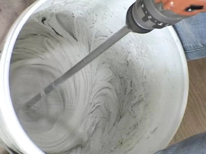 Trộn keo dán gạch theo đúng tỷ lệ