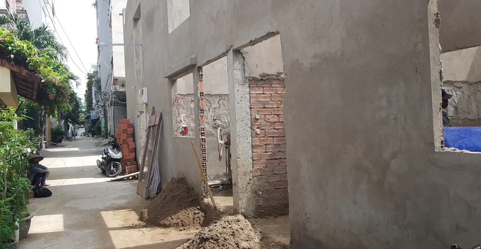 Xây nhà ở nơi có nắng thì tường trát nhanh khô hơn nơi mưa ẩm