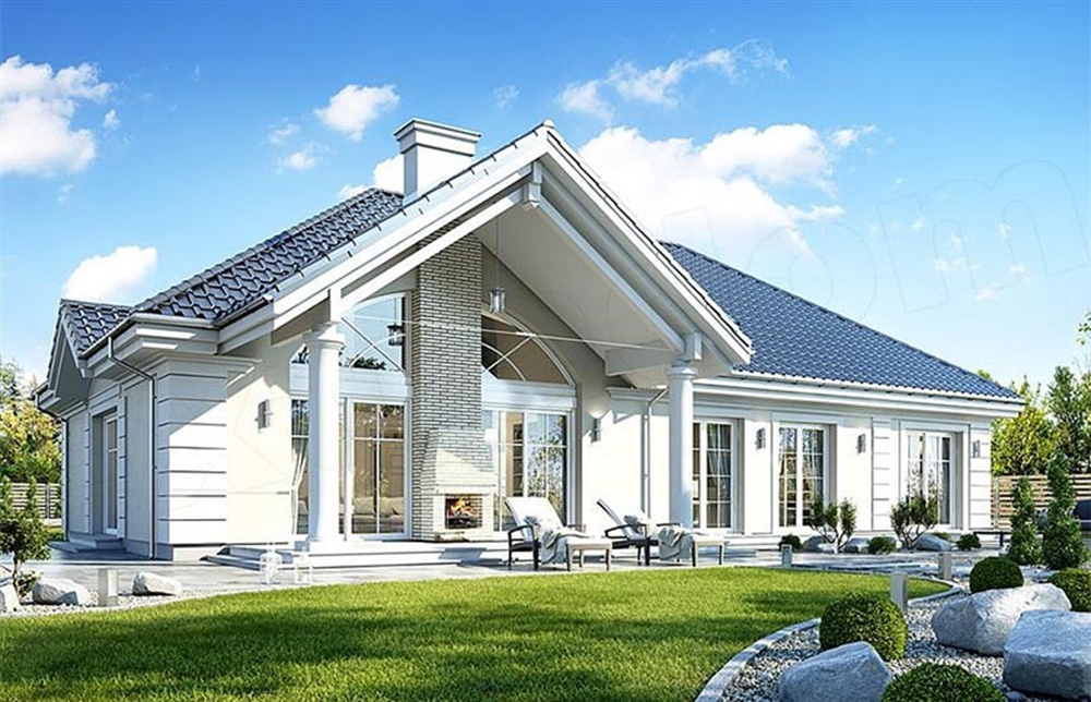 Màu trắng thanh lịch, mái nhọn nổi bật và sân vườn xanh mát rộng lớn tạo ra một tổng thể hài hòa