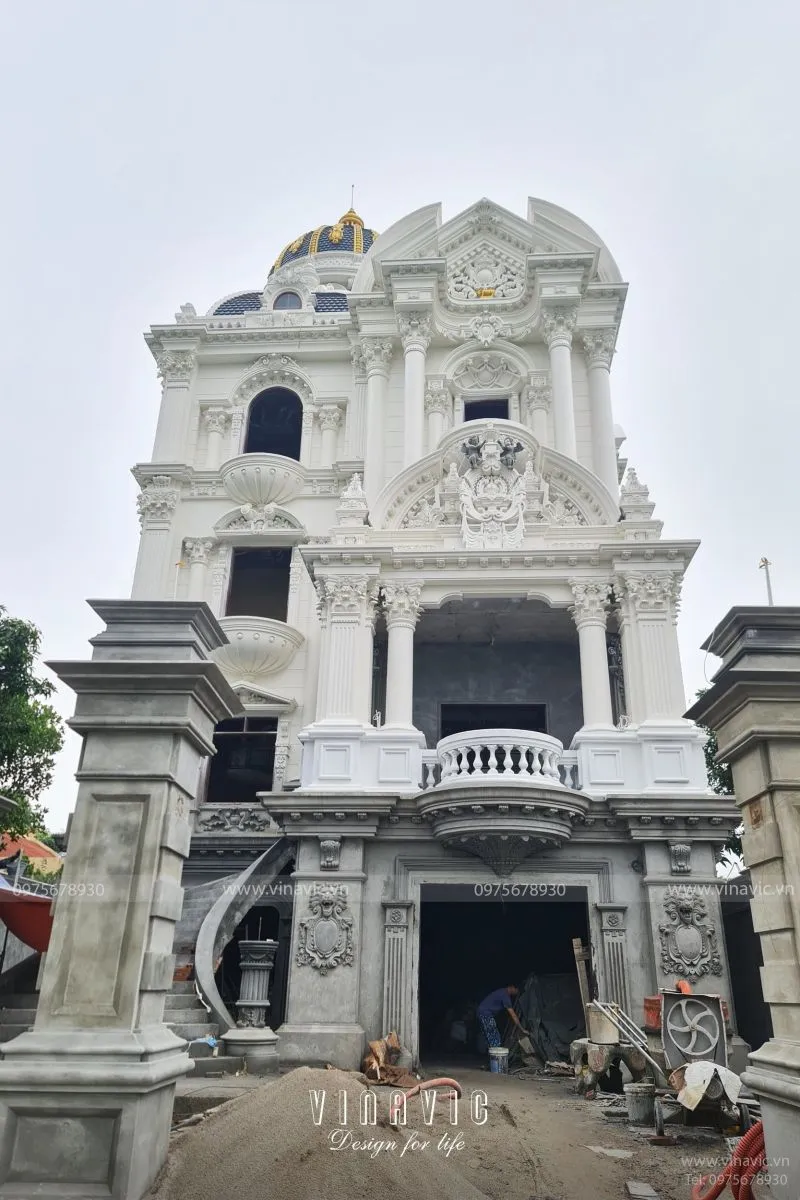 Dùng cho các công trình có quy mô lớn hoặc phong cách lâu đài – châu Âu.