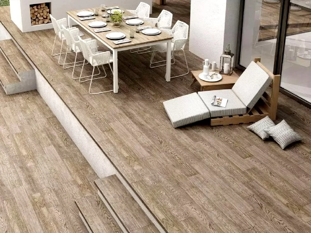 Gạch giả gỗ lát sân vườn