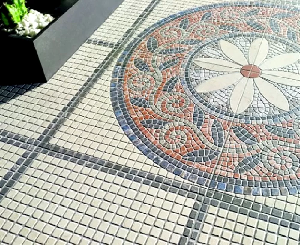 Gạch lát sân vườn có lớp nền sần, nhám chống trơn trượt