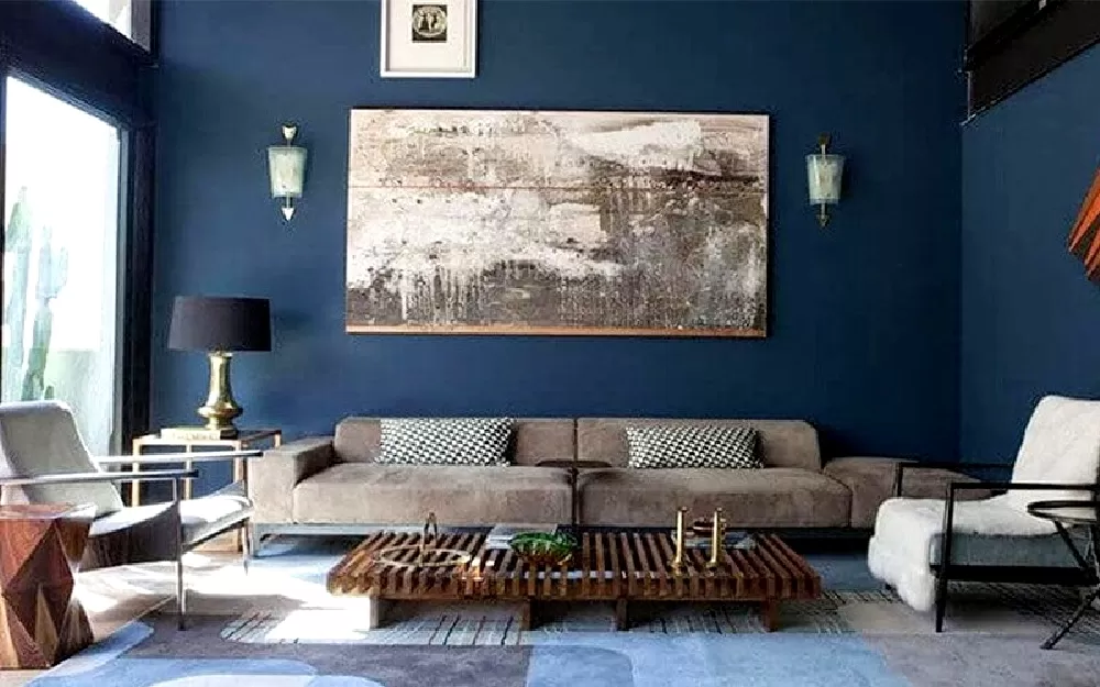 Bạn cũng có thể sử dụng màu xanh dương cho phòng khách để mang đến vẻ cổ điển hơn một chút
