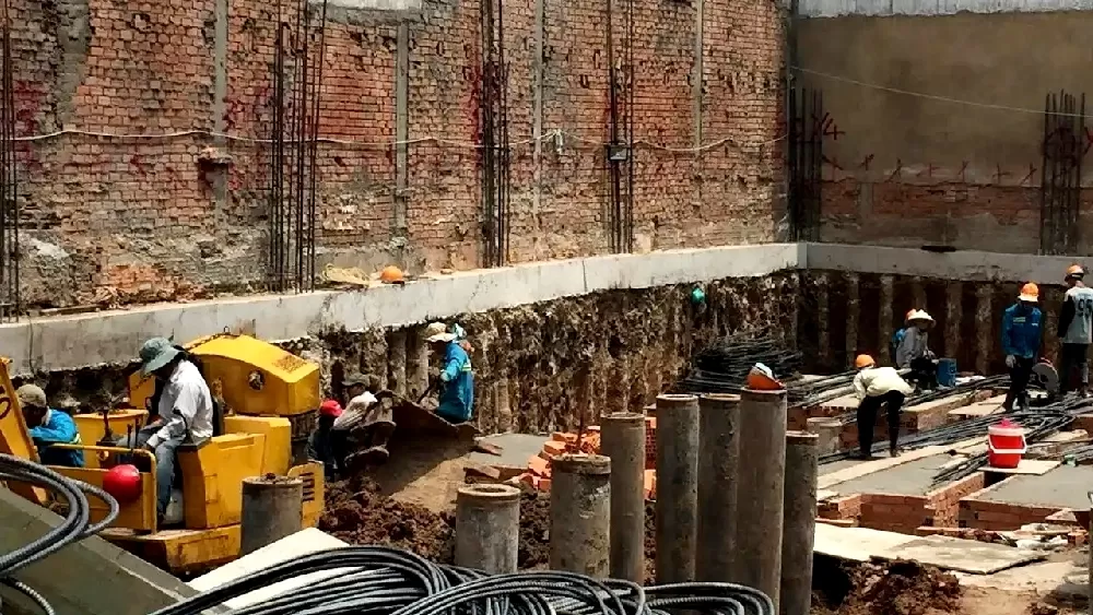 Đào móng theo đúng kích thước để đảm bảo xây tường đạt chuẩn