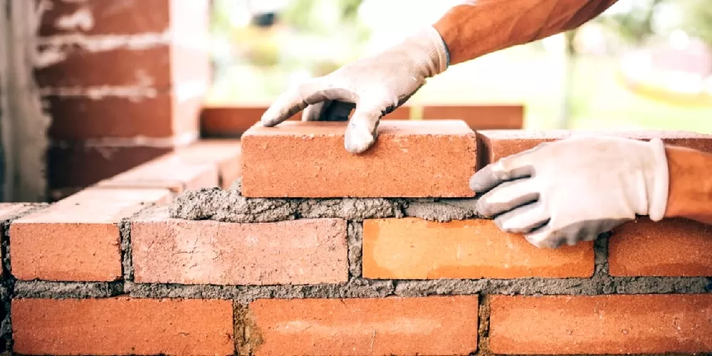 Chọn loại gạch có độ dày và độ cứng tốt khi xây tường cao có độ chịu lực