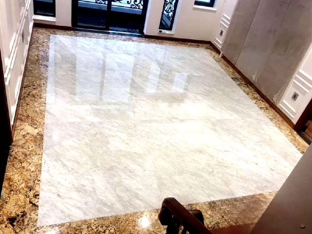 Gạch thảm đá tự nhiên lát sảnh ngoài được nhiều người yêu thích