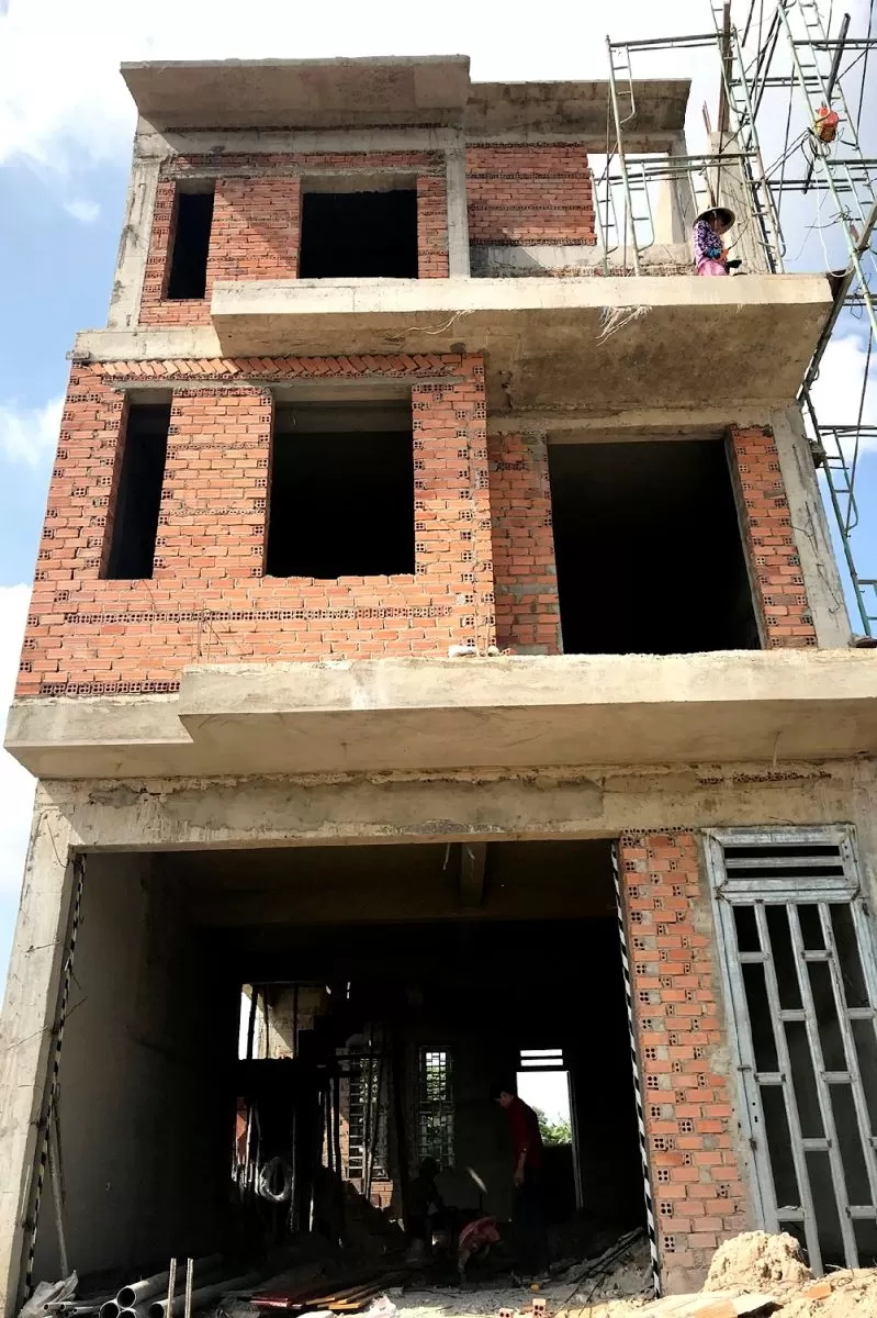 Thời gian thi công phần thô nhà 3 tầng dự kiến khoảng 4-6 tháng,