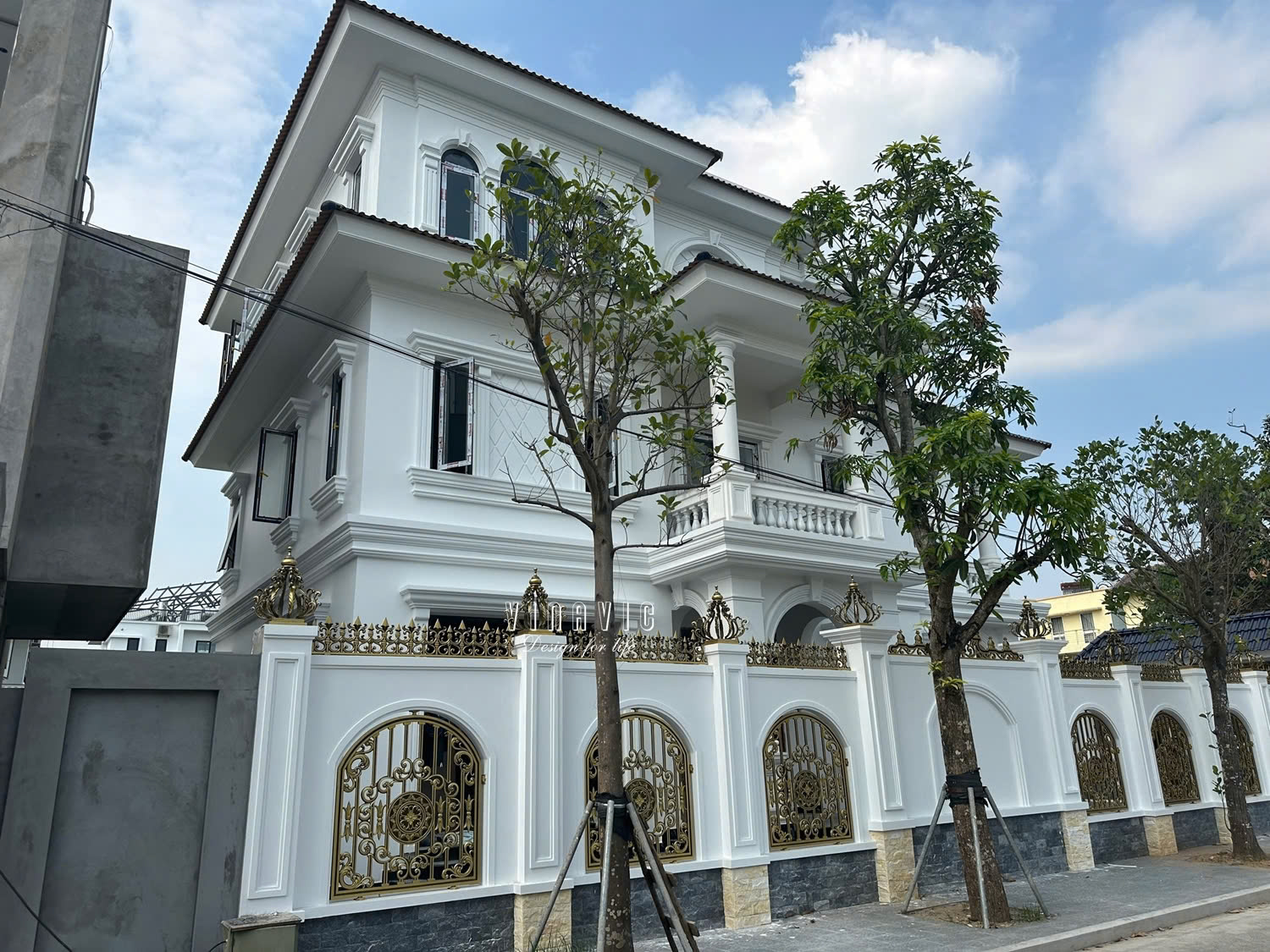 Thi công biệt thự tân cổ điển mái nhật